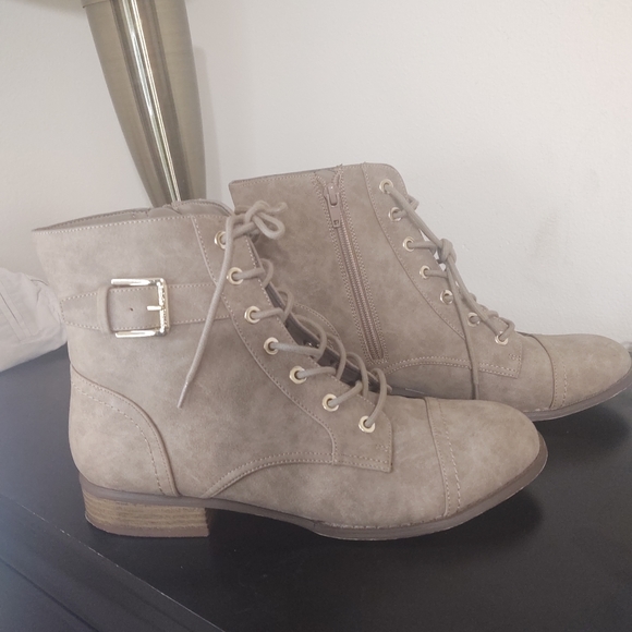 Guess Boots - SOLD - Picture 3 of 4